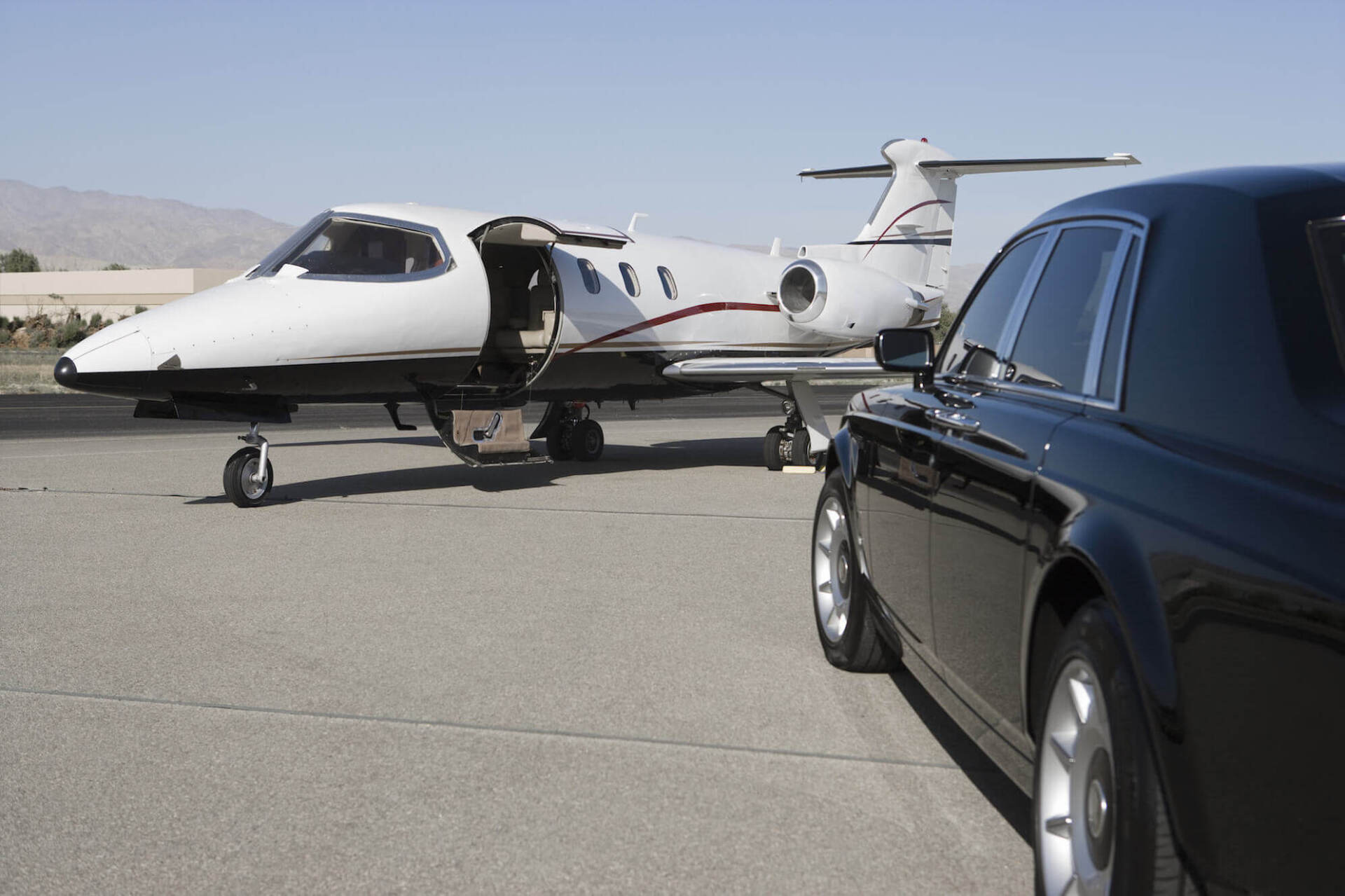 Experience top-tier travel with 360 Luxury Transportation's private car service to Signature Aviation SAN. Enjoy luxury, privacy, and punctuality on every journey."